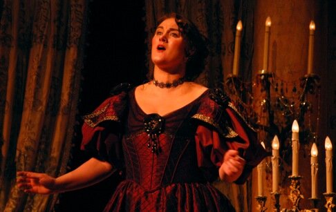 Carrie Gray as Violetta